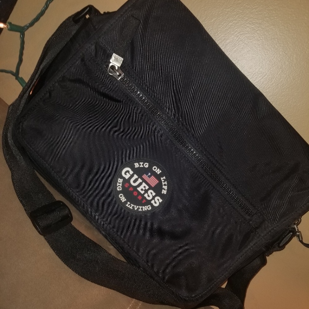 GUESS SPORT Messenger Bag